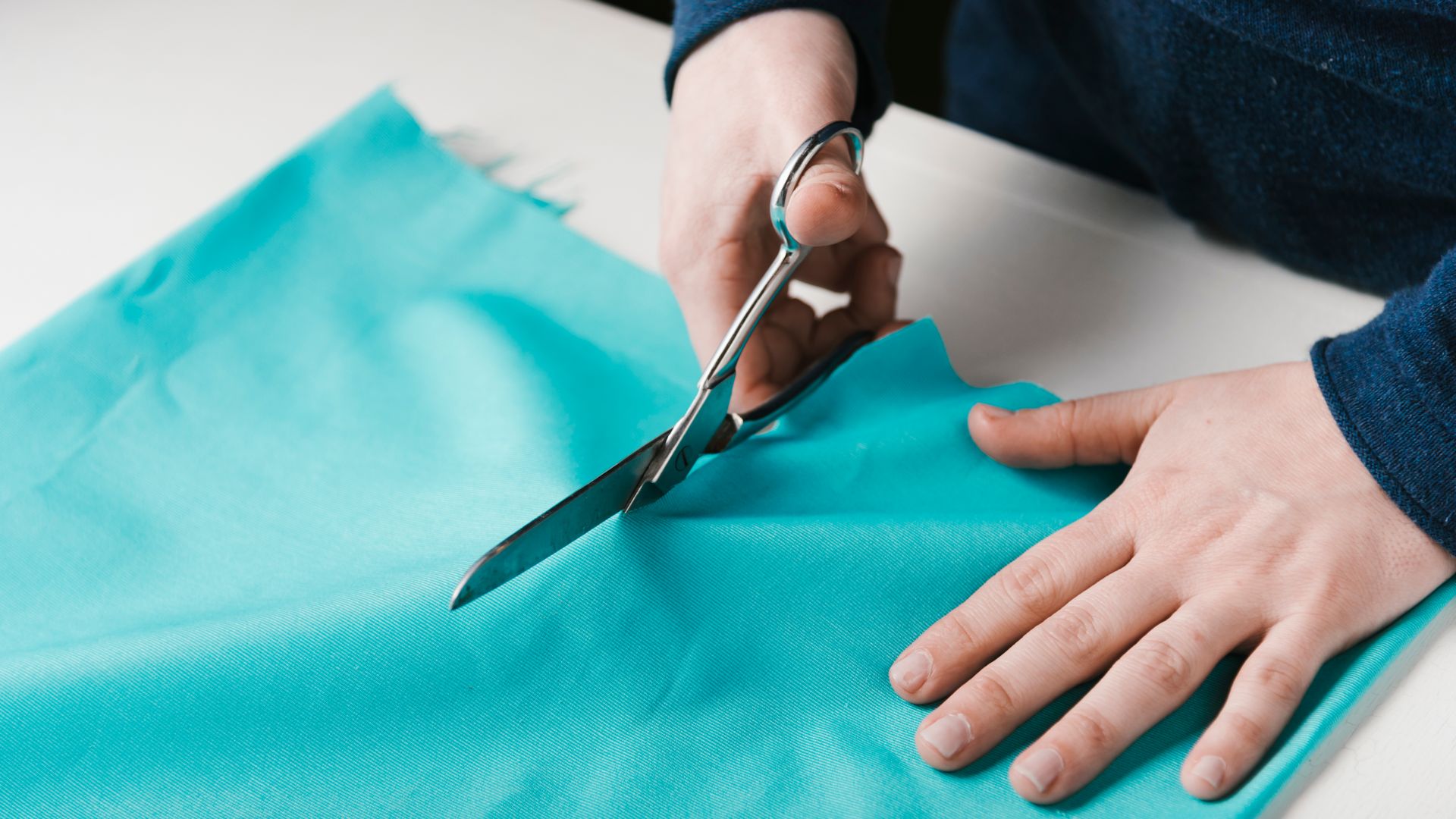 Job Vacancy Cutter / material preparation Lesvos Solidarity